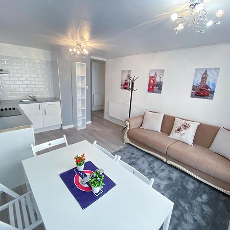 2 Bedroom Flat, Dalston Junction, Londra Esterno foto